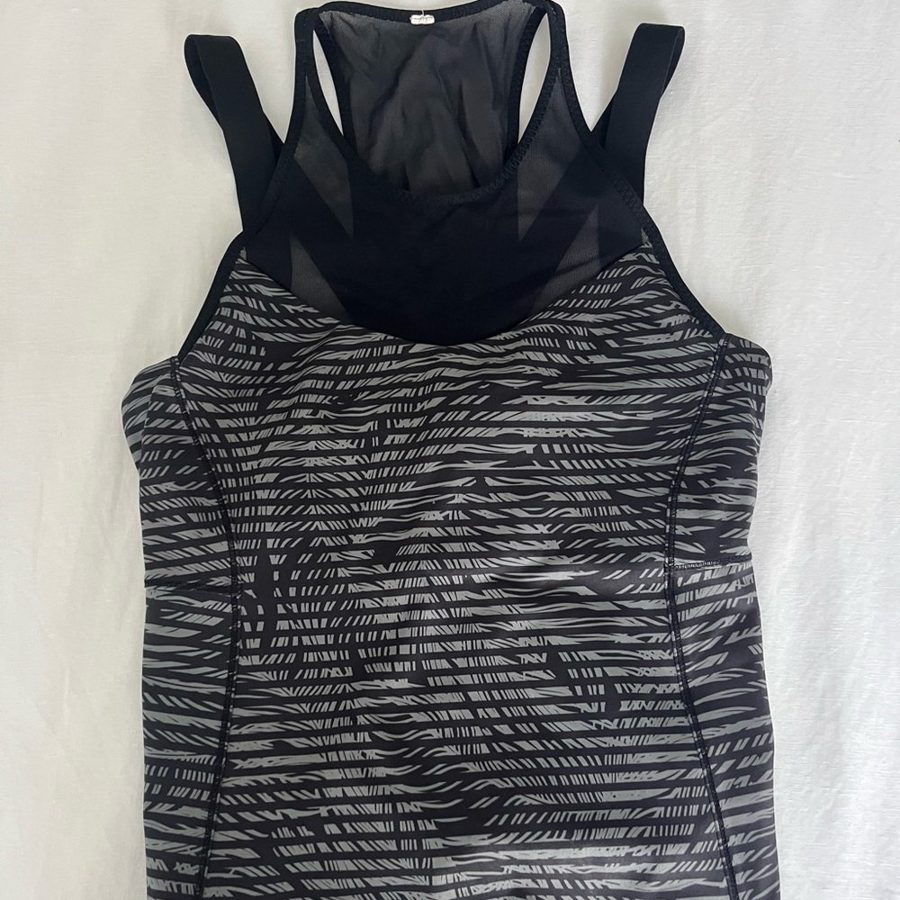 Lululemon tank top with built in bra